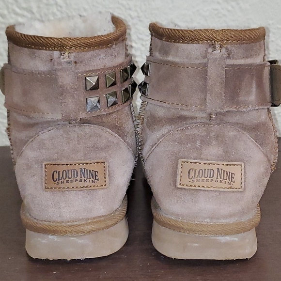 Cloud Nine Sheepskin and Leather Boots - Picture 2 of 4